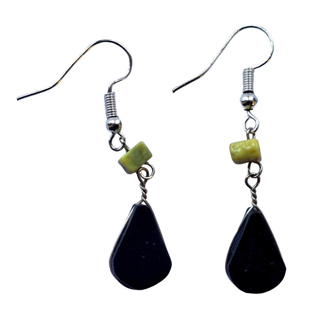 Black Onyx teardrop stone and serpentine bead earrings made by Peruvian Amazon artisan