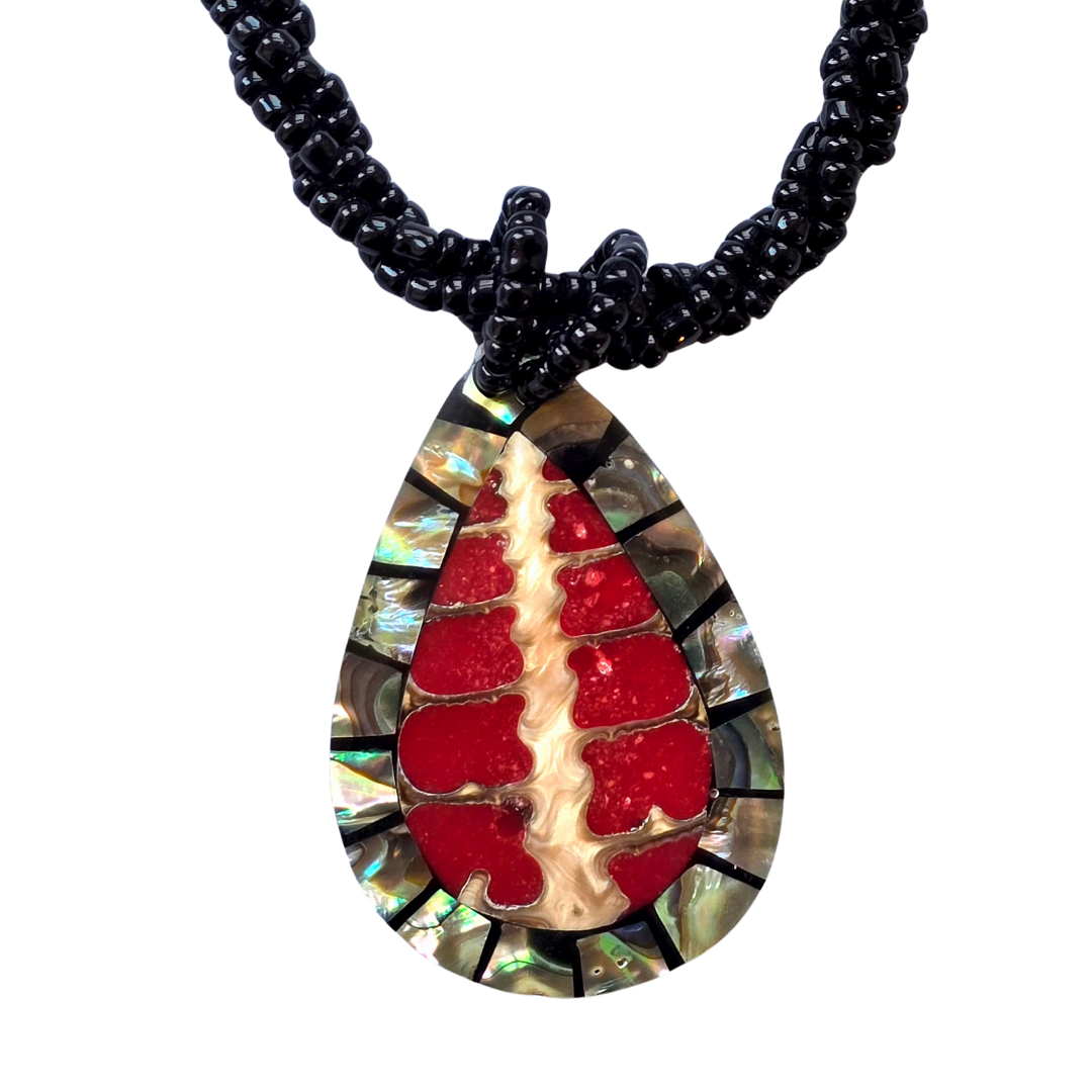 Abalone and spondylus necklace from the Peruvian Amazon - Amazon Ecology