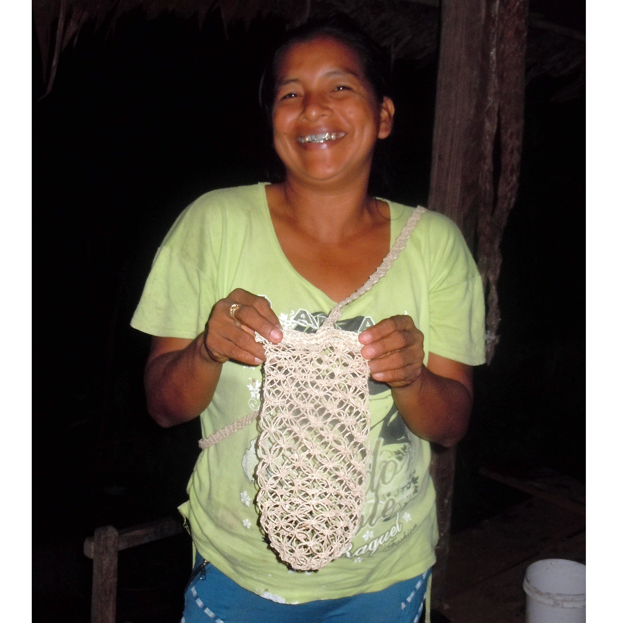 Fair-Trade Bottle Carrier/Wine Tote with natural white chambira - Amazon Ecology