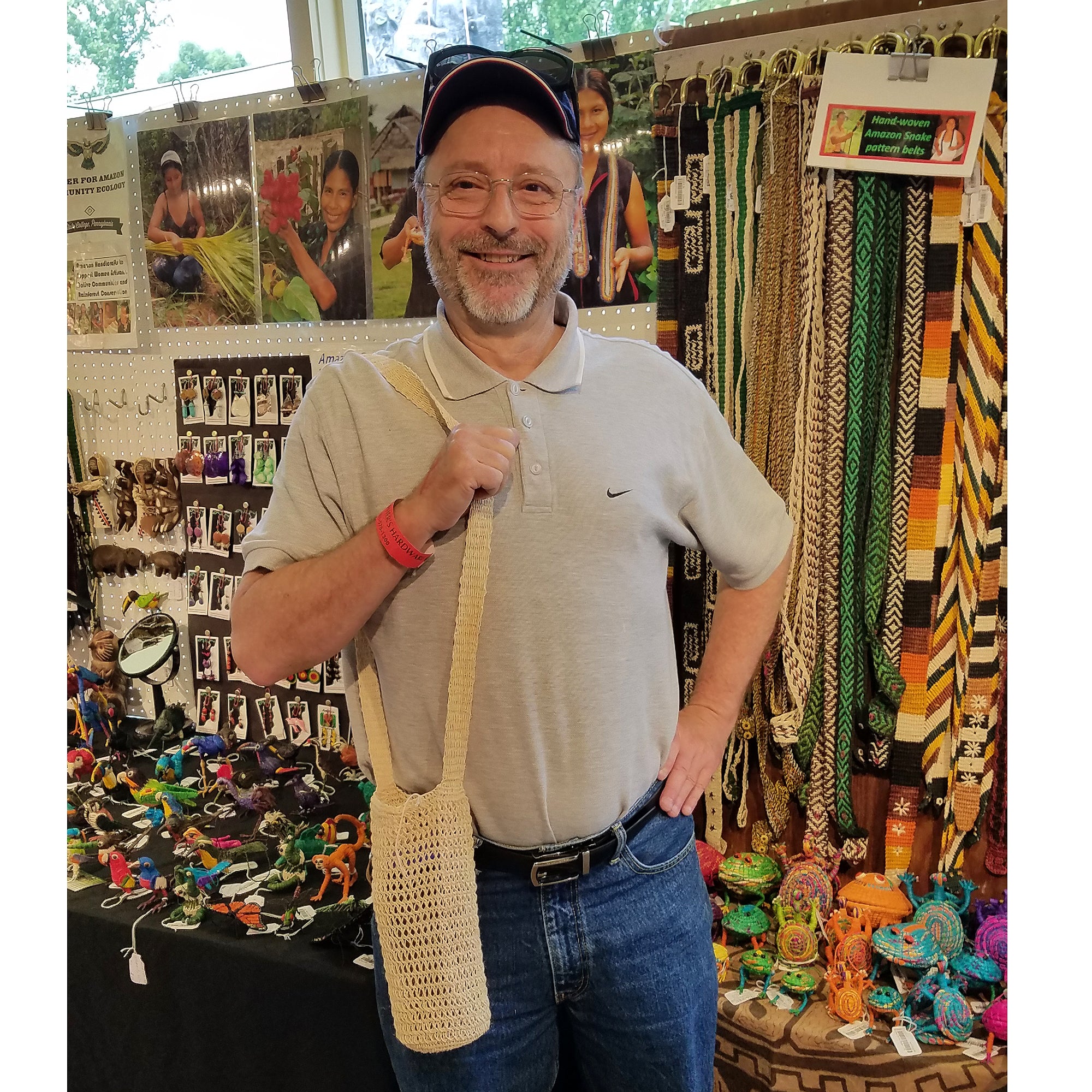 Fair-Trade Bottle Carrier/Wine Tote with natural white chambira - Amazon Ecology