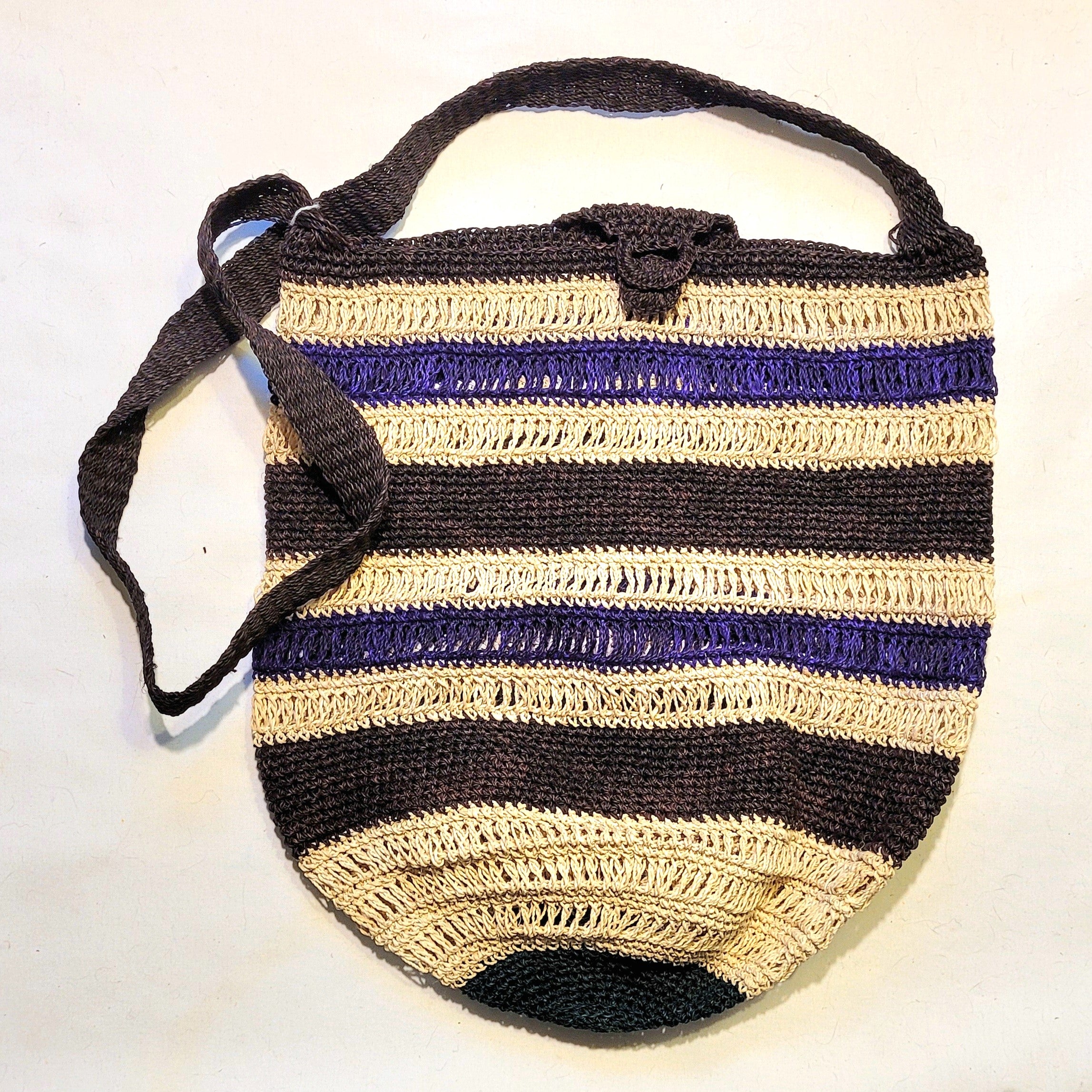 Hand made round bottom chambira fiber shoulder bag made by Peruvian Amazon artisan - Amazon Ecology