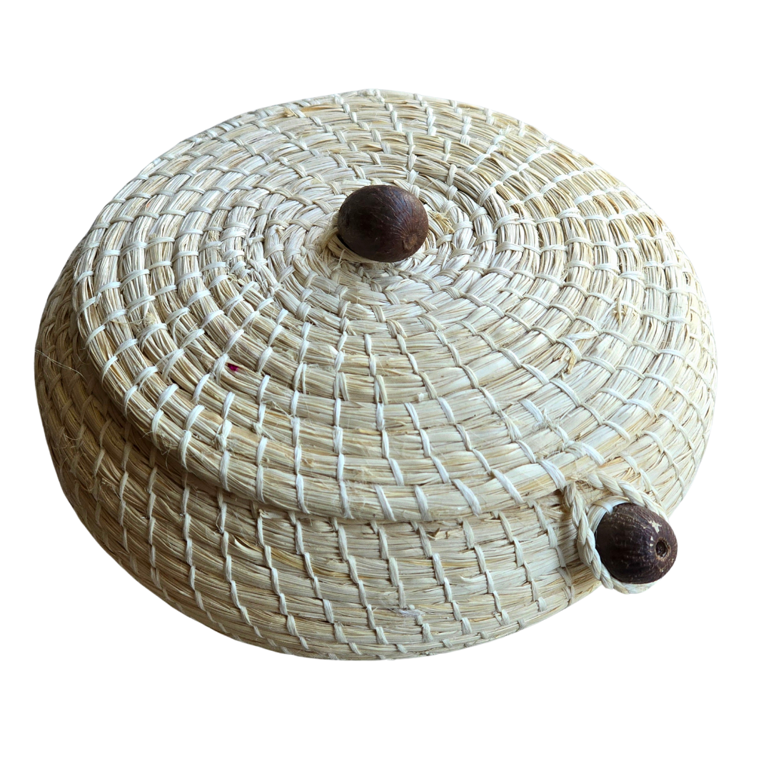 Natural chambira woven pot with nut top - handmade by Peruvian artisan - Amazon Ecology