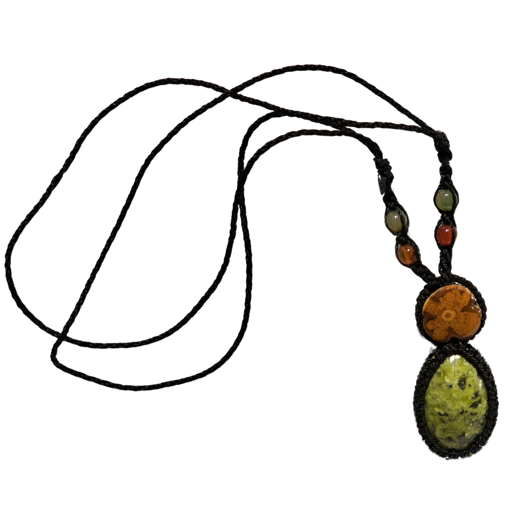 Ayahuasca vine and serpentine stone macrame necklace - Amazon Ecology
