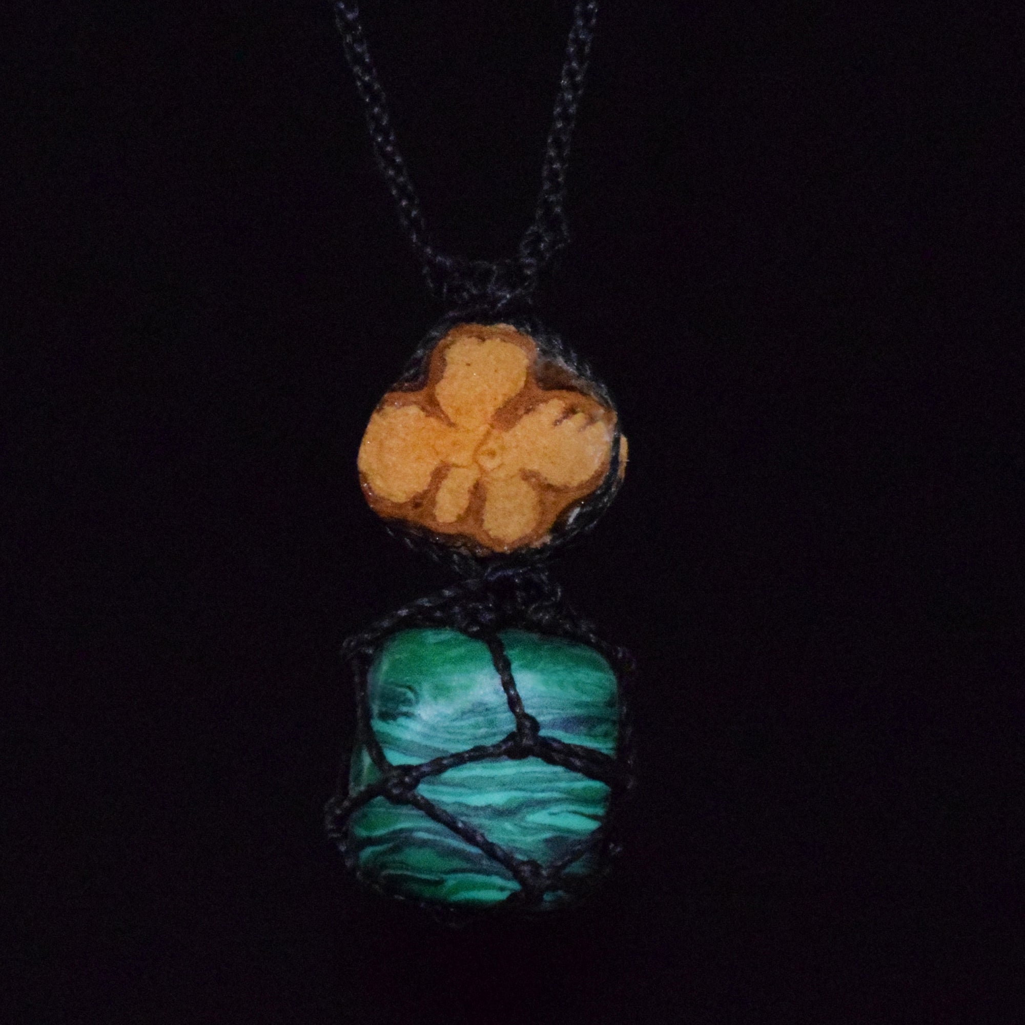 Ayahuasca vine and malaquite macrame necklace - Amazon Ecology